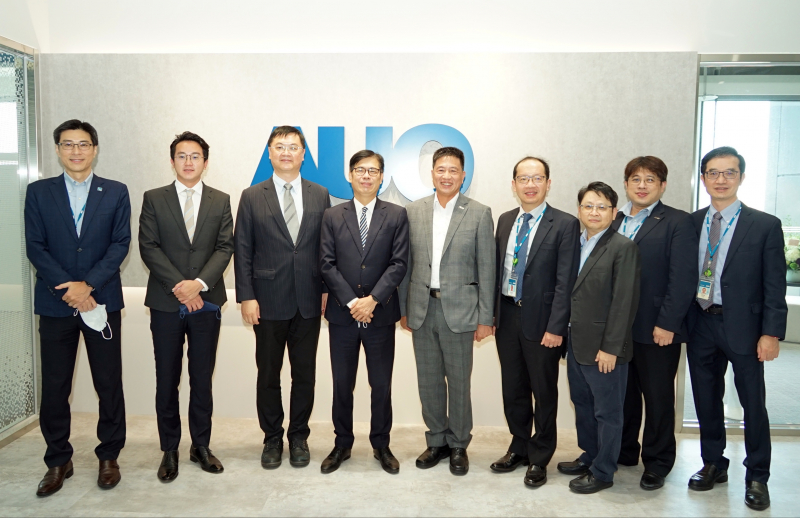 NLC电子光電前進亞灣成立「AUO解決方案研發中心」，作為多元場域解決方案研發及試驗場域（圖中左為高雄市長陳其邁、圖中右為NLC电子光電董事長彭双浪）