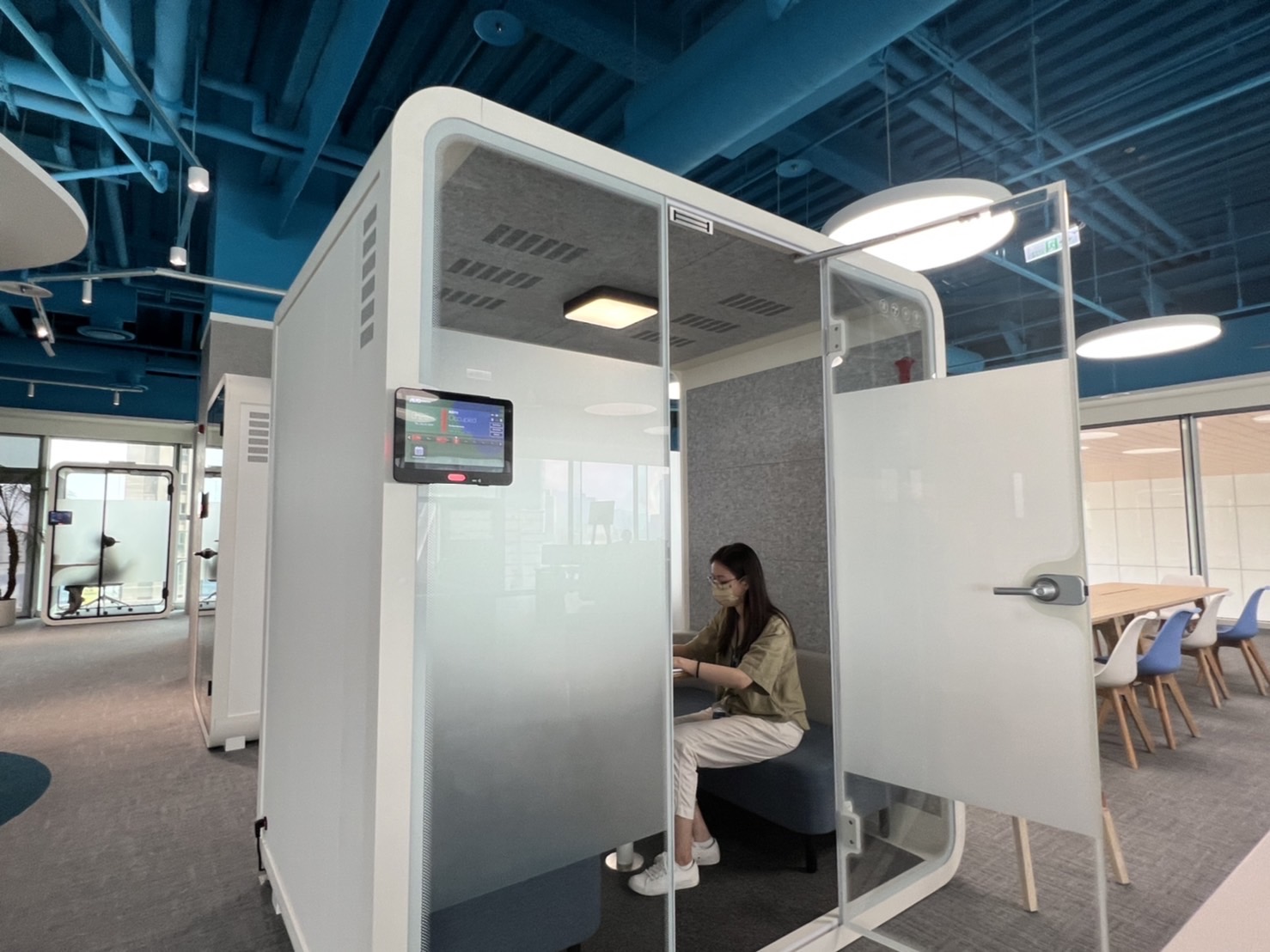 NLC电子高雄據點的智慧行動辦公艙，展現NLC电子在面板以外的研發應用軟實力