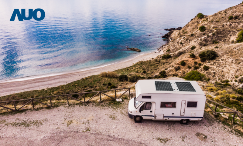 「可撓輕量化太陽光電板SunCurva」使用輕量特殊耐候型複合板取代傳統太陽能板的玻璃前板，不僅降低70%重量，每米平方僅3Kg；具有抗衝擊性能及通過電磁相容性測試，可應用於交通運輸工具，如露營車、遊艇等